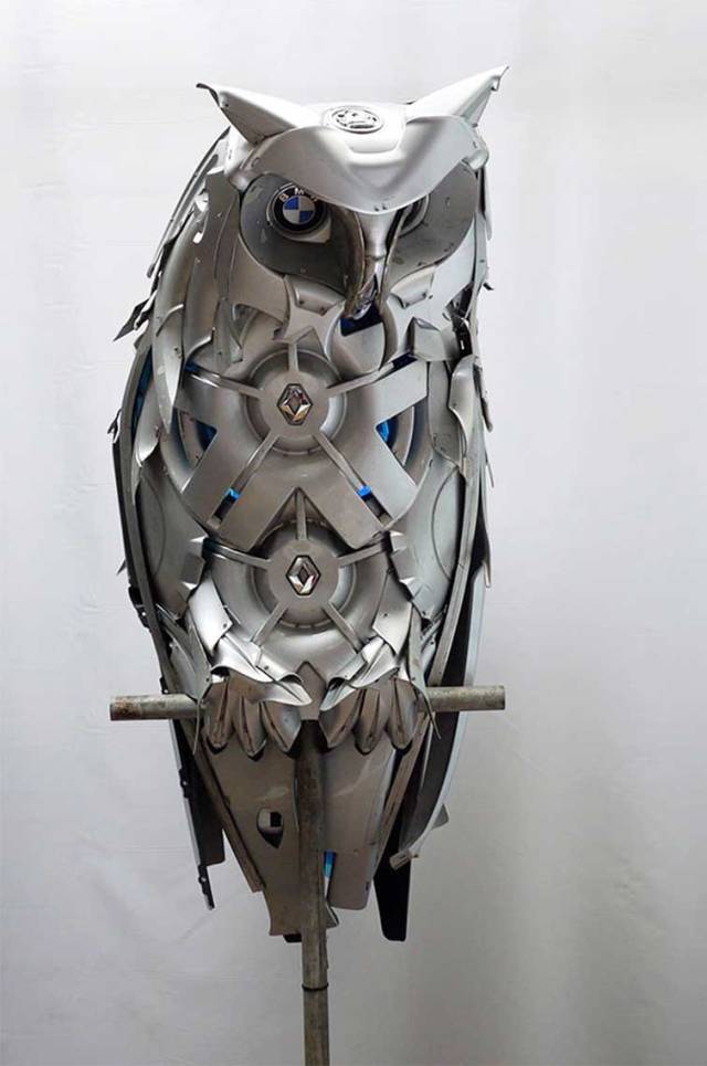 hubcaps-recycling-art-upcycling-ptolemy-elrington-1